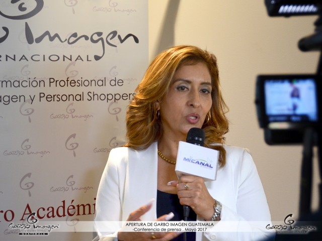 GarboImagenGuatemala_AnaRitaTorres_IngridLemus_Inauguracion_Brindis_mayo17_f_1