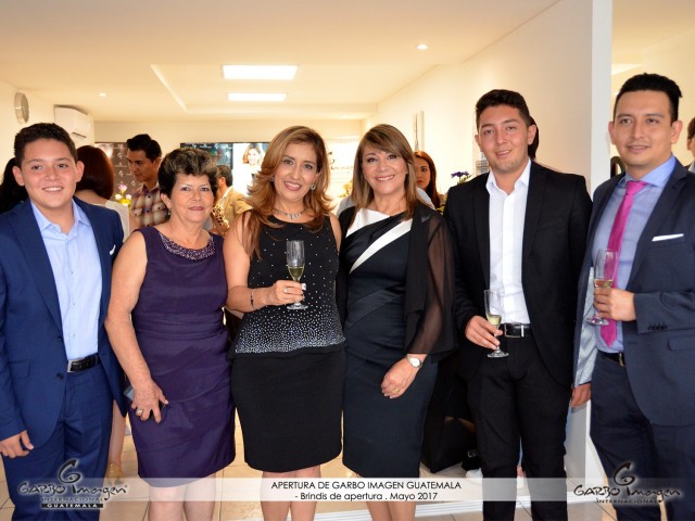 GarboImagenGuatemala_AnaRitaTorres_IngridLemus_Inauguracion_Brindis_mayo17_i