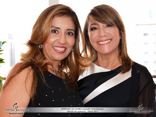 GarboImagenGuatemala_AnaRitaTorres_IngridLemus_Inauguracion_Brindis_mayo17_j
